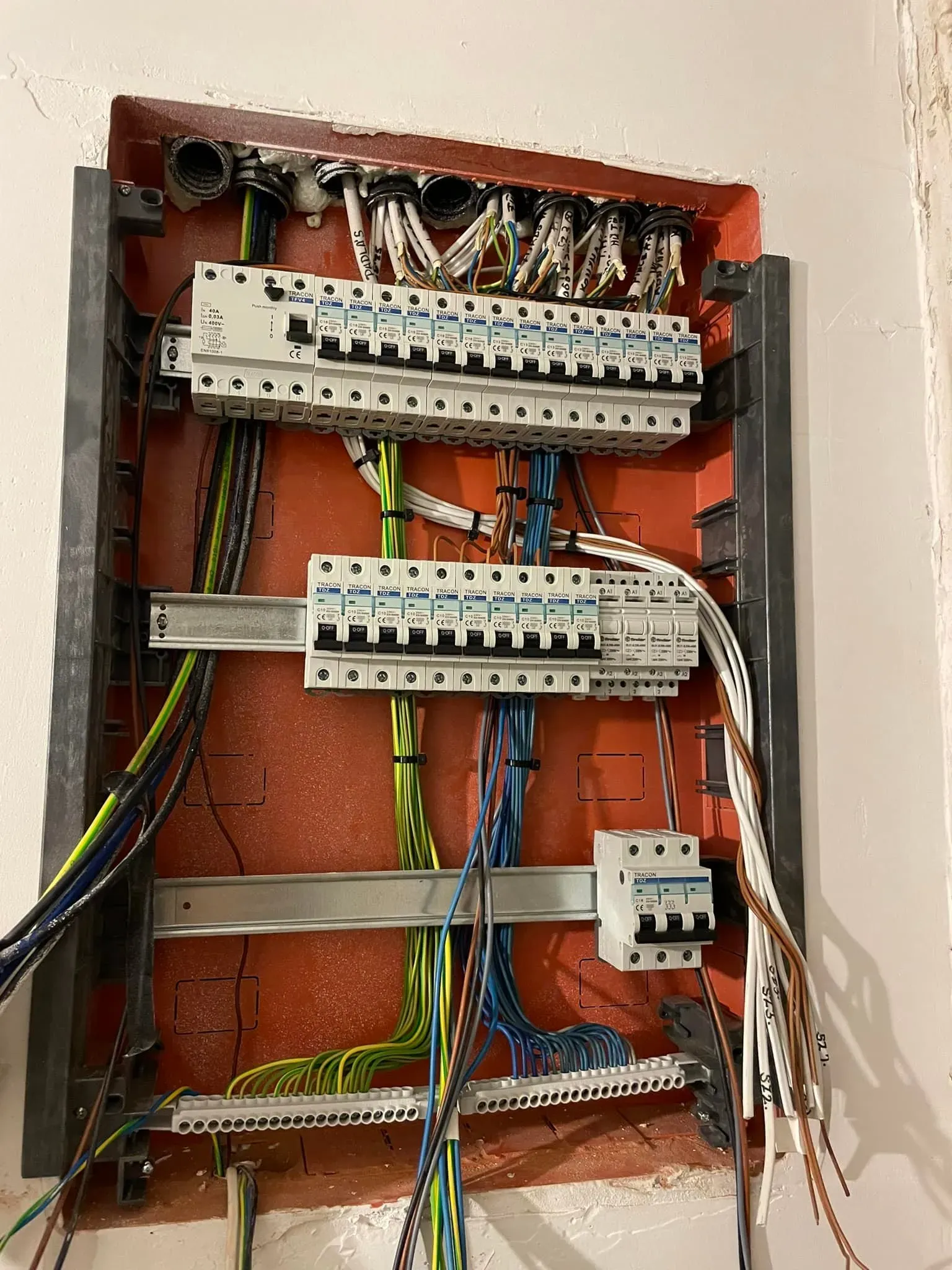 Villanyszerelési munka 16