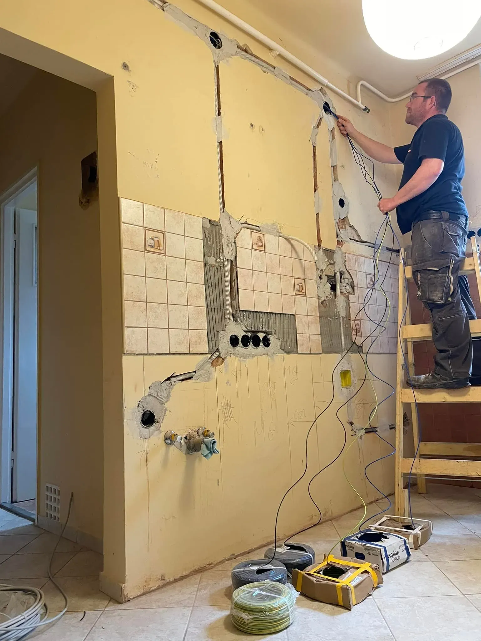 Villanyszerelési munka 35