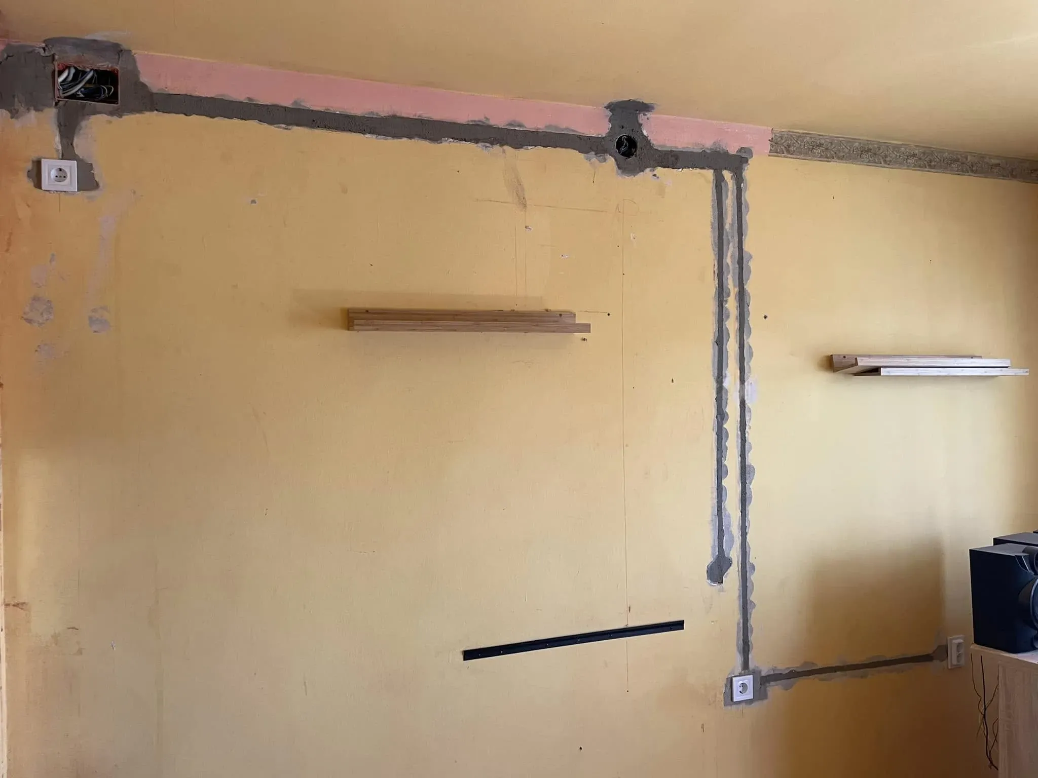 Villanyszerelési munka 42