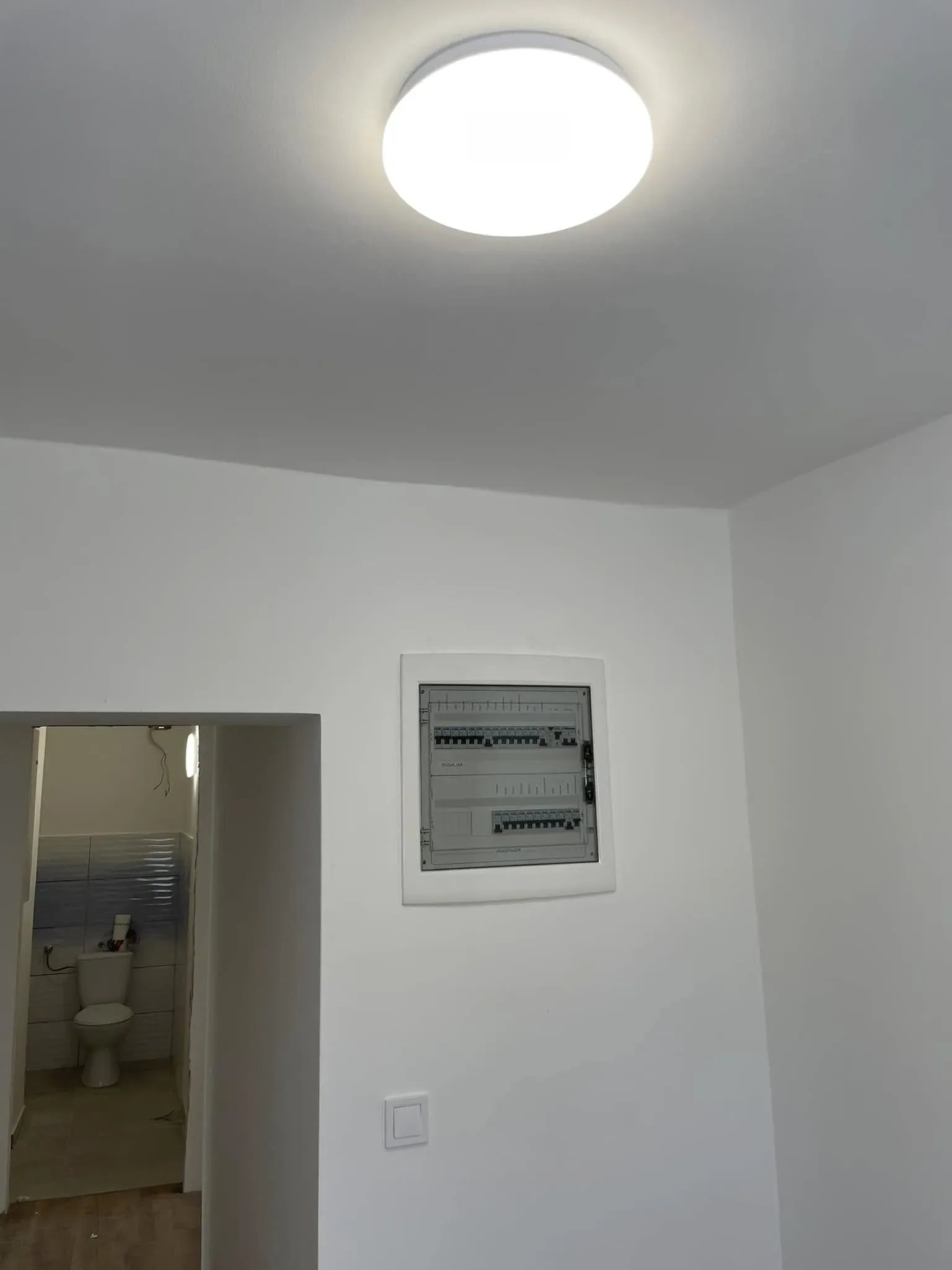 Villanyszerelési munka 80