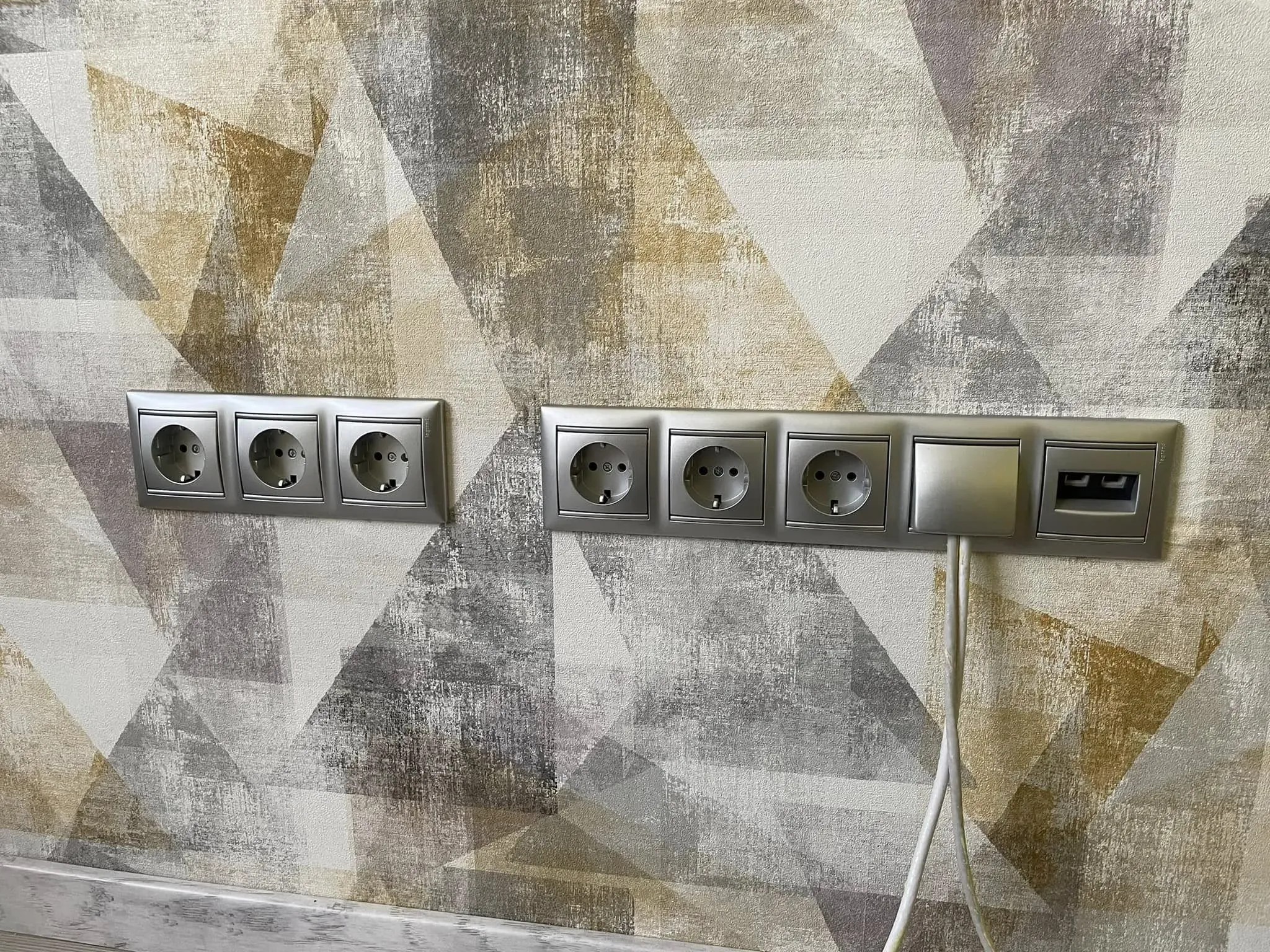 Villanyszerelési munka 98